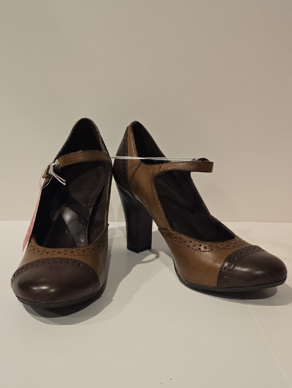 Merona "Melva" Women's Brown Two-Tone Mary Jane Block Heels - Size 7